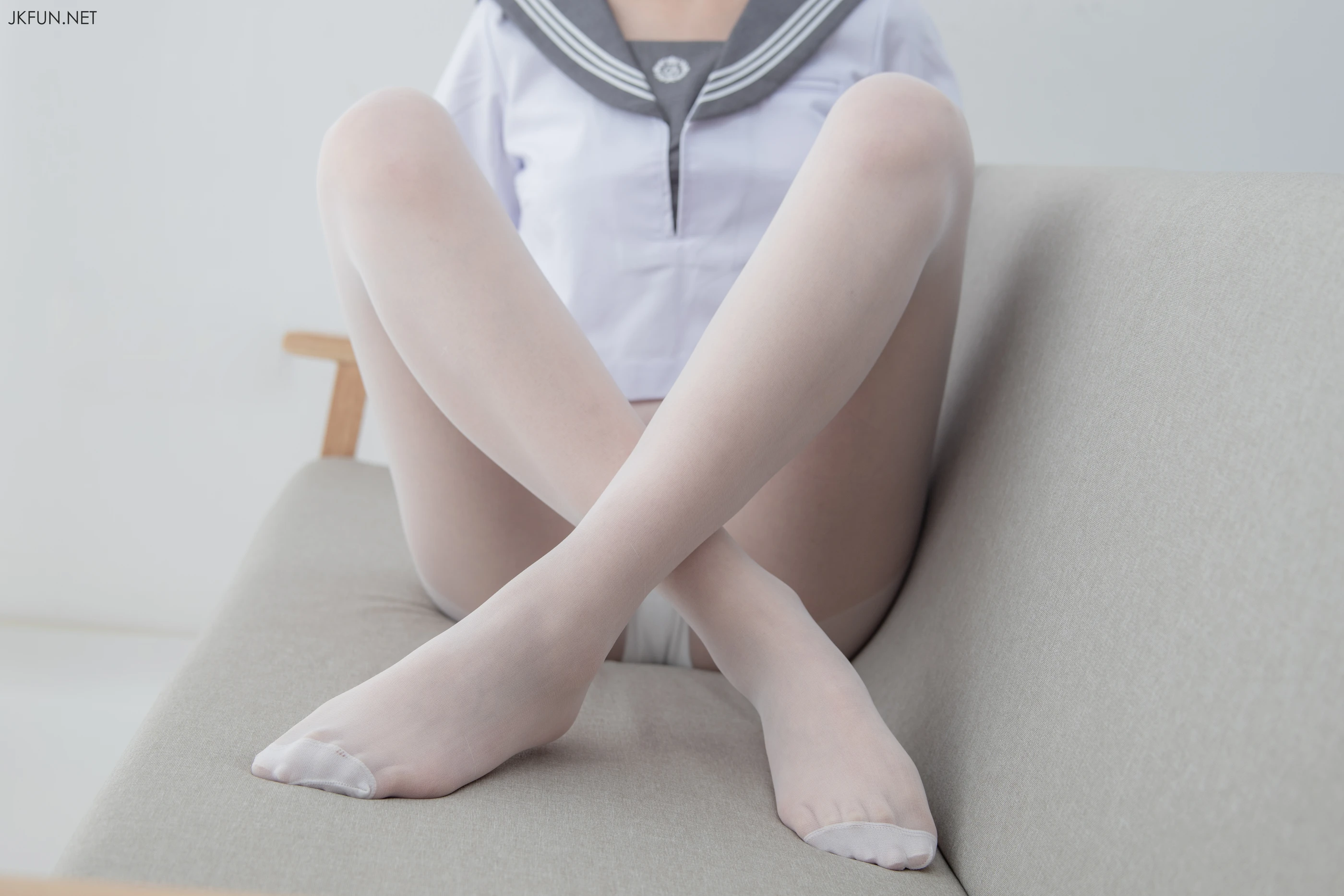 森萝财团 [JKFUN-018] 15D超薄白丝 小青 [108P 1V]插图2